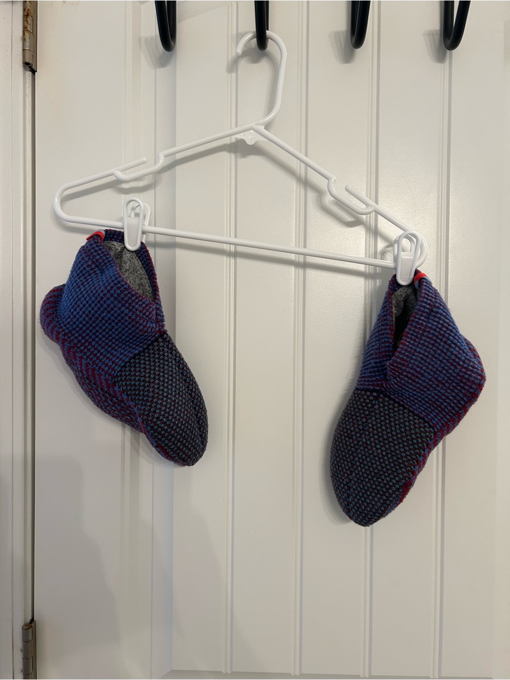 Bombas Knit Slipper Socks in Blue and Purple